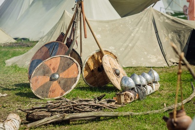 Våben og telte fra vikingetiden
