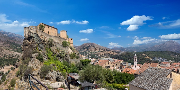 Citadellet i bjerglandsbyen Corte på Korsika, Frankrig