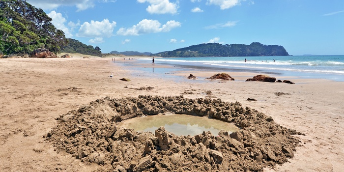 Hot Water Beach på Coromandel-halvøen, Nordøen i New Zealand