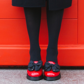 Pige med røde sko i Dublin 