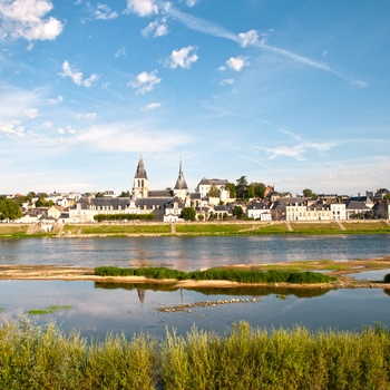 Byen Blois ved Loire floden, lidt øst for Montlouis sur Loire, Frankrig