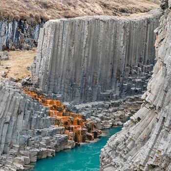 Basaltsøjlerne i Studlagil kløften, det vestlige Island
