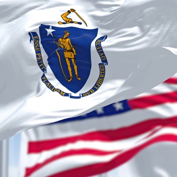 Massachusetts og Stars and Stripes flag