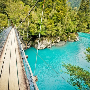 Udsigten til Hokitika kløften og floden fra hængebroen, Sydøen i New Zealand