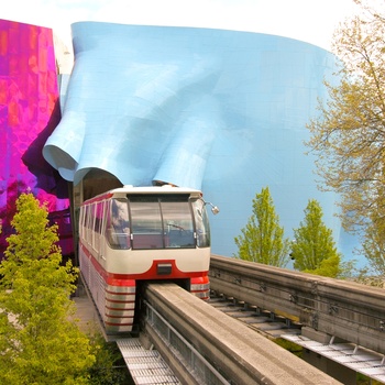 Seattle´s monorail gennem Museum of Pop Culture, Washington State i USA