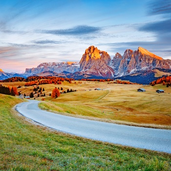 Vej mod Dolomitterne i Sydtyrol, Italien