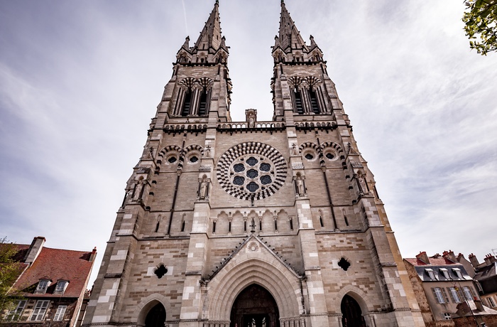 Provinsbyen Moulins katedral i Allier departementet - Frankrig