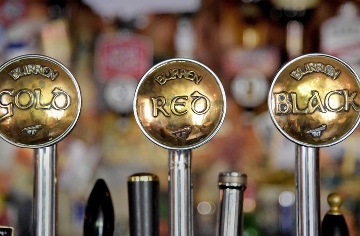 Burren Roadside Tavern - ølhaner, Irland