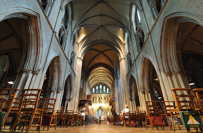 Inden for Saint Patricks Cathedral i Dublin, Irland