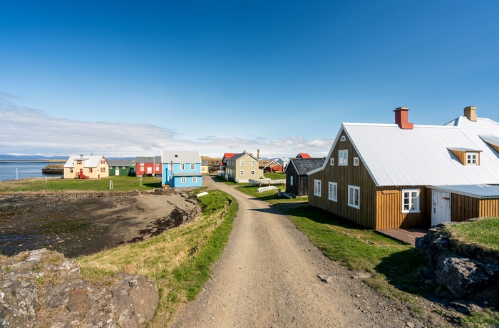 Farverige huse på den lille ø Flatey - Island