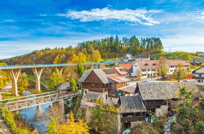 Rastoke der er kendt for vandmøller og Korana floden - Kroatien