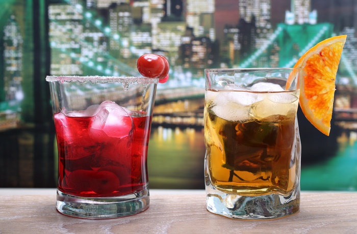 Cocktails med New York i baggrunden