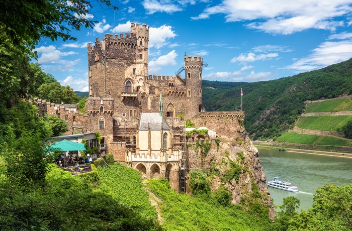 Tæt på Burg Rheinstein med udsigt til Rhinen, Midttyskland