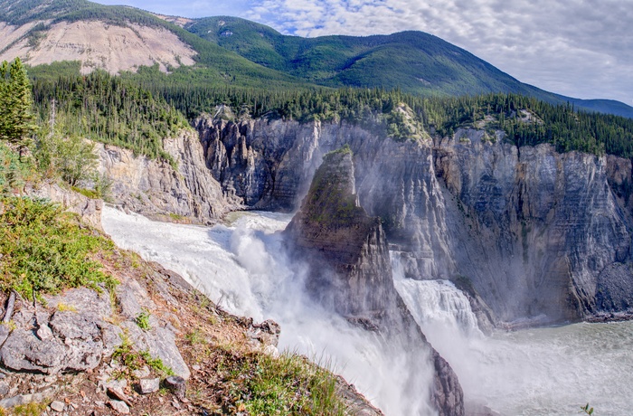 Vandfaldet Virginia Falls i Northwest Territories - Canada