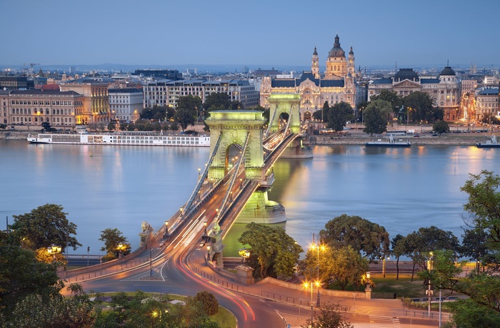 Broen Chain Bridge i Budapest - Ungarn