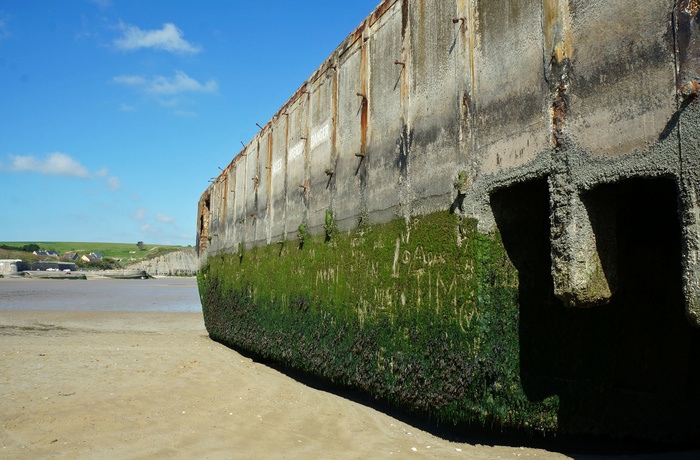 En betonklods fra Mulberry Havnene i Arromanches-les-Baines i Normandiet