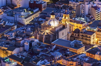 Luftfoto af San Nicolás katedralen i Alicante