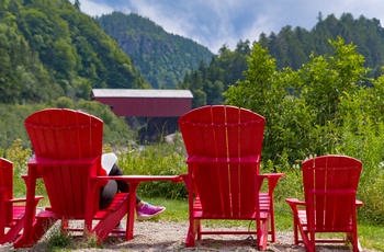 Klassiske røde stole i  Fundy National Park, New Brunswick, Canada