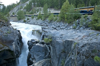 Rocky Mountaineer - Toget ved Nairn Falls, Canada