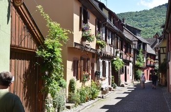 Rue de Forgerons fra hotellet til centrum, Kaysersberg, Alsace