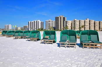 Liggestole på stranden i Fort Myers