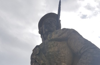 Glenfinnan Monumentet, statue at en Highlander på toppen