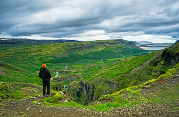 På vandring til Glymur vandfaldet i Island