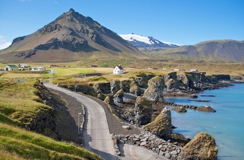 Kystbyen Arnarstapi nær Gatklettur på Snæfellsnes halvøen, Island