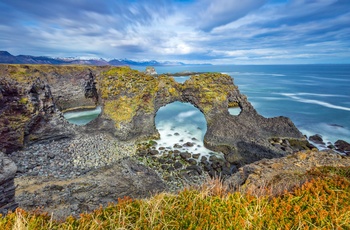 Gatklettur stenbuen på Snæfellsnes halvøen, Island
