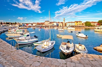 Den lille havn i kystbyen Fazana i Istrien, Kroatien