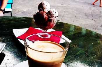 Nyd kaffen i Siena på Piazza del Campo