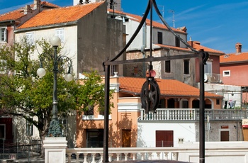 Pladsen med de 5 brønde i Zadar, Dalmatien i Kroatien