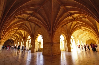 Indenfor i Mosteiro dos Jerónimos kloster i Lissabon