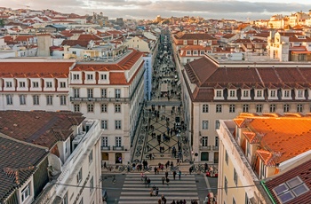 Shoppinggaden Rua Augusta set fra en drone, Lissabon