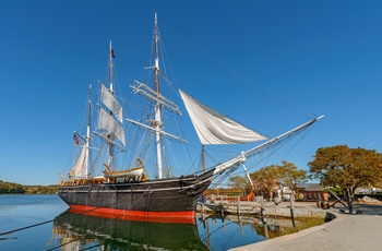Hvalfangerskib i Mystic Seaport - museum med gamle træskibe i Connecticut