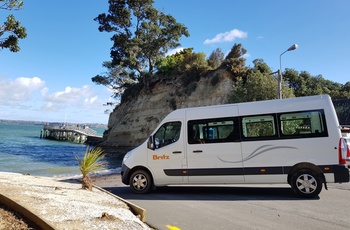 New Zealand -Britz Venturer autocamper parkeret ved strand