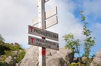 Skilt på vandreturen mod Preikestolen i Norge