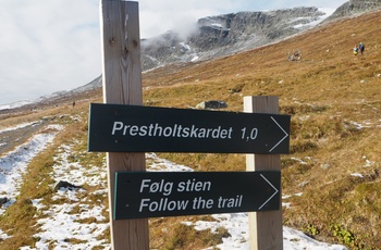 Skilt på vandrerute Prestholtstien ved Geilo i Norge