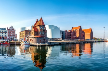 Ozeaneum i Stralsund ved havnen