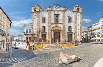 Bytorvet Praca do Giraldo og St. Anton kirken i UNESCO byen Evora, Portugal