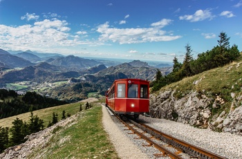 Schafbergbahn der kører fra Saint Wolfgang til bjerget Schafberg - Østrig