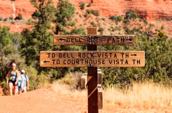 Skilte til forskellige vandreruter nær Sedona i Arizona - USA