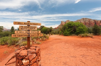 Skilte til vandreruter til bl.a. Corthourse Butte, Arizona