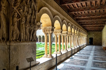 Spanien, Castilla y Leon, Burgos - søjlegang i benediktiner klostret Monasterio de Santo Domingo de Silos