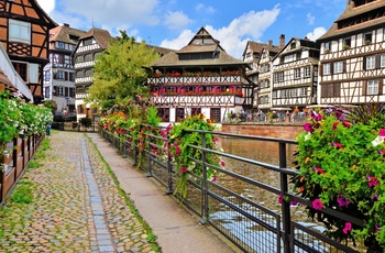 Stemning ved kanalerne i Petite France i Strasbourg, Alsace i Frankrig