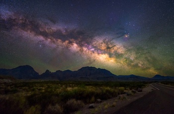 Stjernehimmel over Mountains i Big Bend National Park, Texas i USA