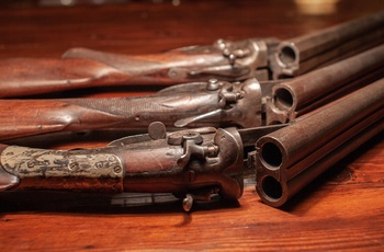 Antikke rifler på museum fra USAs vide vest