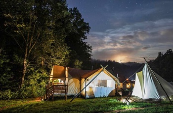 Glamping i Great Smoky Mountains, aftenstemning i campen