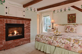 West Hill House Bed & Breakfast - Wildflower Room, Vermont