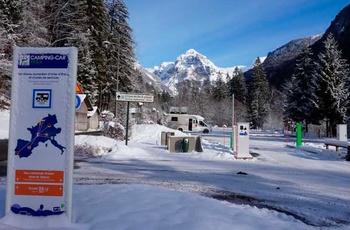 Stellplatz til autocamperferien i Europa - simpel og et godt alternativ til campingpladser - her i Frankrig om vinteren